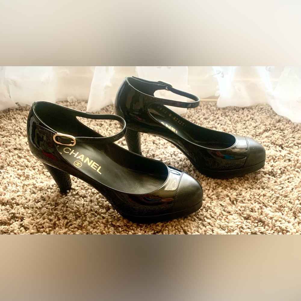 CHANEL Black Patent Mary Jane Pump with Scalloped Heel - Picture 10 of 16